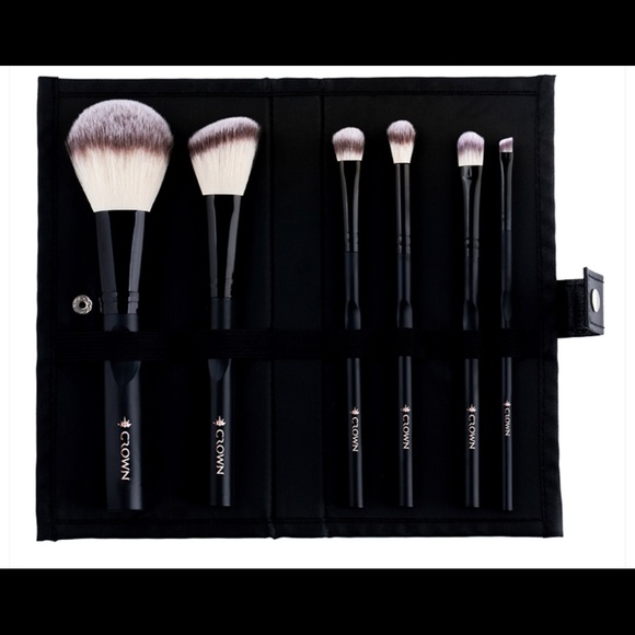 BRAND NEW! Crown makeup brush set! - Picture 2 of 3